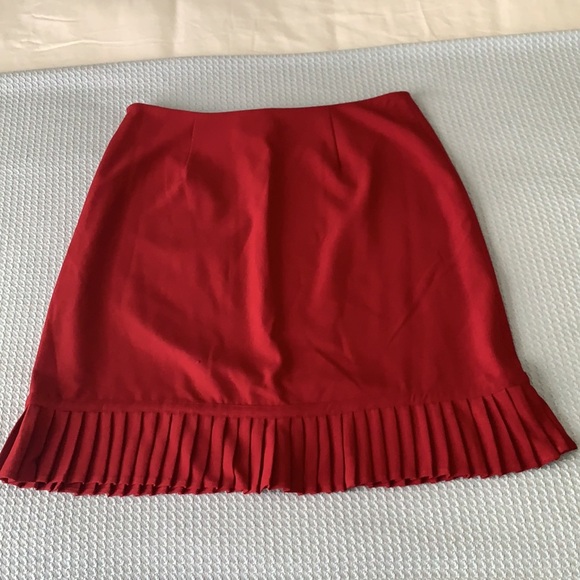 Larry Levine Pleated Bottom Pencil Skirt. Size 14 - Picture 2 of 5
